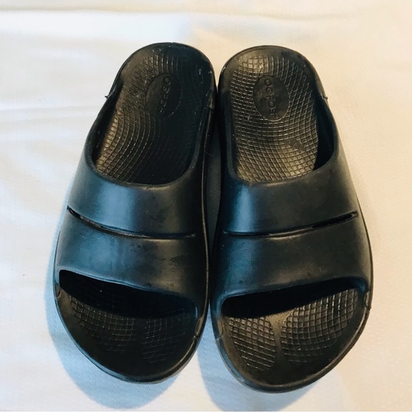 OOFOS sandals - Picture 2 of 6